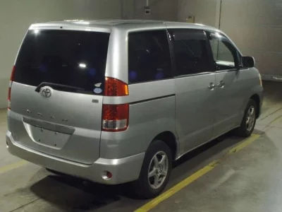 Toyota NOAH  с аукциона в Японии