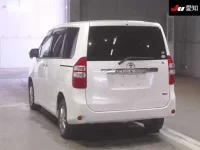 Toyota NOAH лот № 137 оценка R  с аукциона в Японии 1