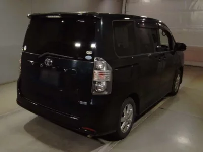 Toyota VOXY  с аукциона в Японии