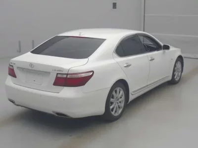 Lexus LS  с аукциона в Японии