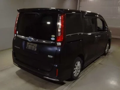 Toyota ESQUIRE  с аукциона в Японии