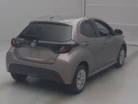 Toyota YARIS лот № 70001 оценка 3.5  с аукциона в Японии 1