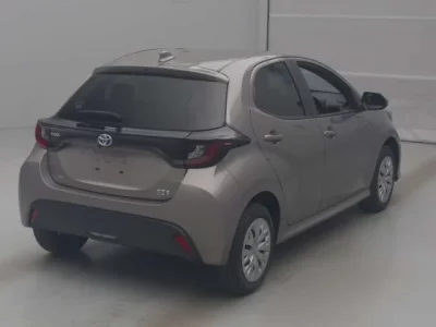 Toyota YARIS  с аукциона в Японии