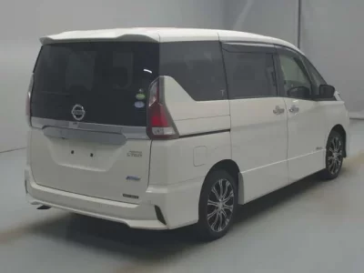Nissan SERENA  с аукциона в Японии