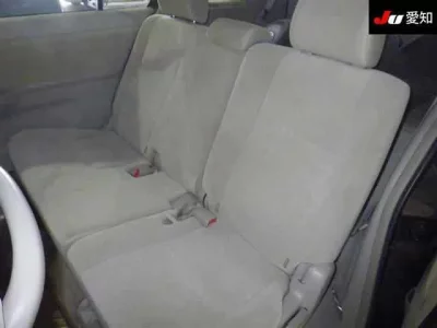 Toyota ISIS  с аукциона в Японии