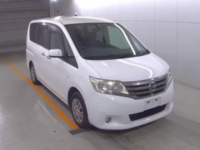 Nissan SERENA  с аукциона в Японии