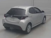 Toyota YARIS лот № 70015 оценка RA  с аукциона в Японии 1