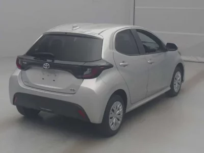 Toyota YARIS  с аукциона в Японии