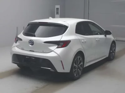 Toyota COROLLA SPORT  с аукциона в Японии