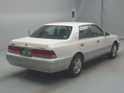 Toyota CROWN  с аукциона в Японии
