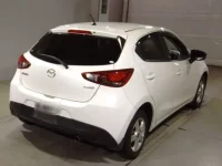 Mazda DEMIO лот № 7127 оценка RA  с аукциона в Японии 1