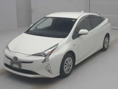 Toyota PRIUS  с аукциона в Японии