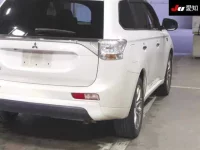 Mitsubishi OUTLANDER PHEV лот № 70002 оценка 3.5  с аукциона в Японии 7