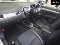 Mitsubishi OUTLANDER PHEV лот № 70002 оценка 3.5  с аукциона в Японии 2