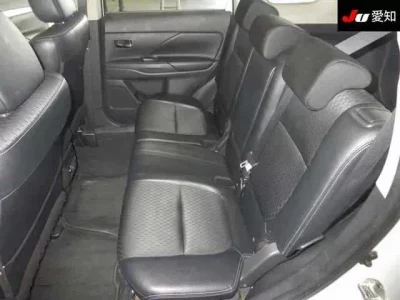 Mitsubishi OUTLANDER PHEV  с аукциона в Японии