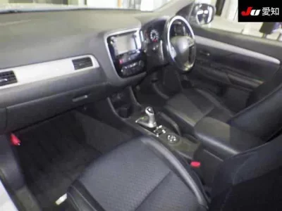 Mitsubishi OUTLANDER PHEV  с аукциона в Японии