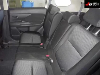 Mitsubishi OUTLANDER  с аукциона в Японии