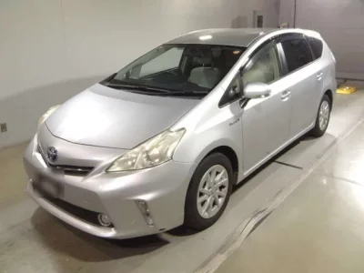 Toyota PRIUS ALPHA  с аукциона в Японии