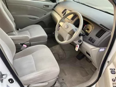 Toyota ISIS  с аукциона в Японии