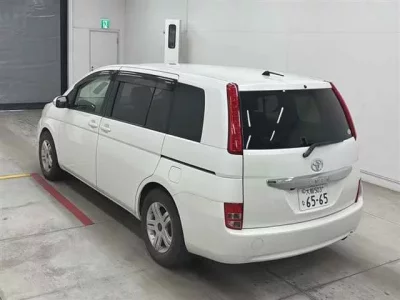 Toyota ISIS  с аукциона в Японии