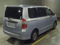 Toyota NOAH лот № 7135 оценка RA  с аукциона в Японии 1