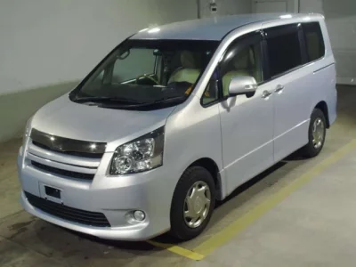Toyota NOAH  с аукциона в Японии