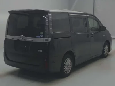 Toyota VOXY  с аукциона в Японии