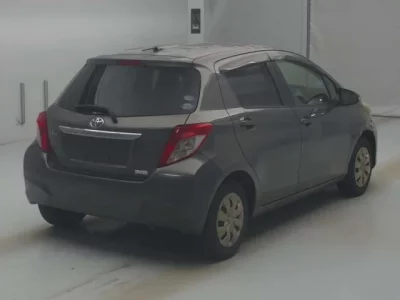 Toyota VITZ  с аукциона в Японии