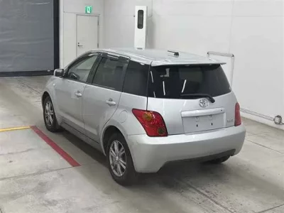 Toyota IST  с аукциона в Японии