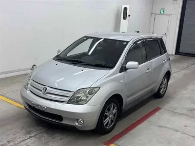 Toyota IST  с аукциона в Японии