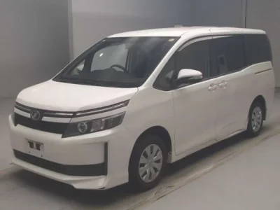 Toyota VOXY  с аукциона в Японии