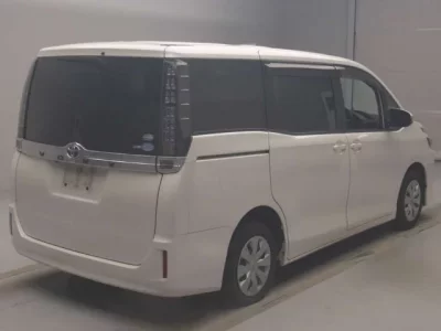 Toyota VOXY  с аукциона в Японии