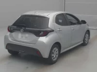 Toyota YARIS лот № 70053 оценка R  с аукциона в Японии 1
