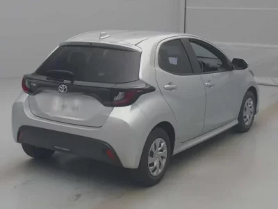 Toyota YARIS  с аукциона в Японии