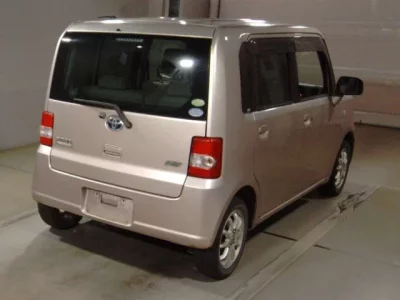 Toyota PIXIS SPACE  с аукциона в Японии