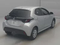Toyota YARIS лот № 70057 оценка RA  с аукциона в Японии 1