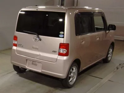 Toyota PIXIS SPACE  с аукциона в Японии