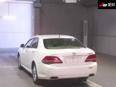 Toyota CROWN  с аукциона в Японии