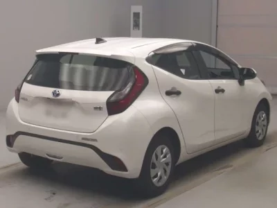 Toyota AQUA  с аукциона в Японии