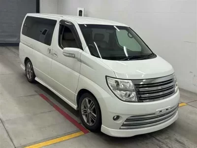 Nissan ELGRAND  с аукциона в Японии