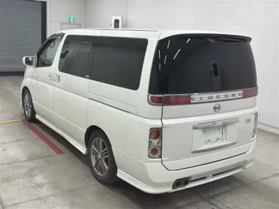 Nissan ELGRAND  с аукциона в Японии