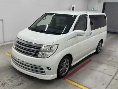 Nissan ELGRAND  с аукциона в Японии