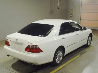 Toyota CROWN  с аукциона в Японии