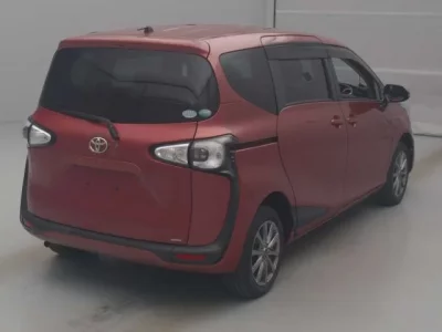 Toyota SIENTA  с аукциона в Японии