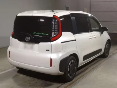 Toyota SIENTA  с аукциона в Японии
