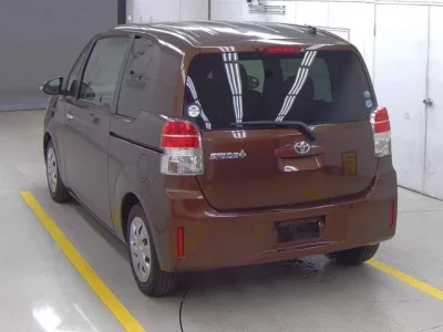 Toyota SPADE  с аукциона в Японии