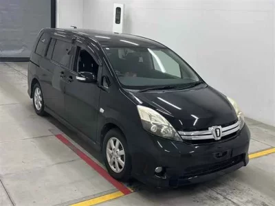 Toyota ISIS  с аукциона в Японии