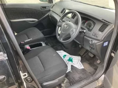 Toyota ISIS  с аукциона в Японии