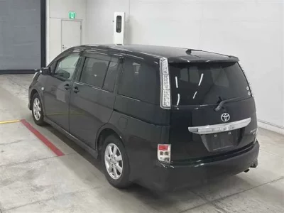 Toyota ISIS  с аукциона в Японии