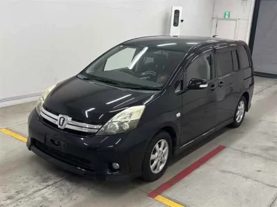 Toyota ISIS  с аукциона в Японии